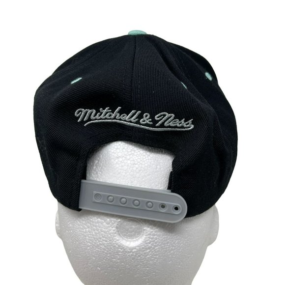 Mitchell & Ness Nostalgia Men's Chicago Bulls Snapback Hat - Picture 5 of 8